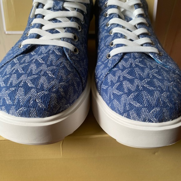 Michael Kors - Picture 2 of 6